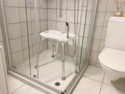 Daily Nützliche Helfer Für Das Beste Alter-Duschstuhl mit Brause-Halterung