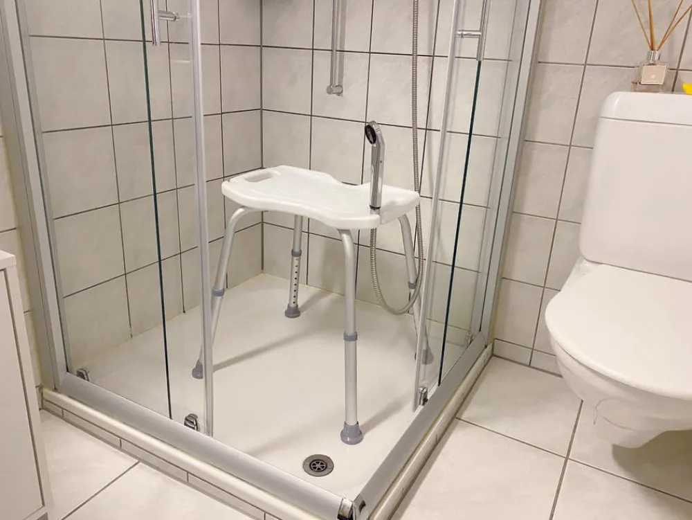 Daily Nützliche Helfer Für Das Beste Alter-Duschstuhl mit Brause-Halterung
