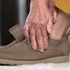 Keine Textil|Nützliche Helfer Für Das Beste Alter-Gold Care schwarz unterstützender Schuh