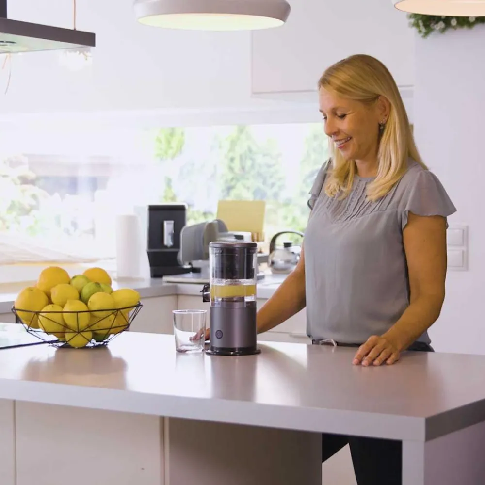 Livington Küchengeräte-JuiceBoost kabelloser Entsafter inkl. Rezeptheft GRATIS