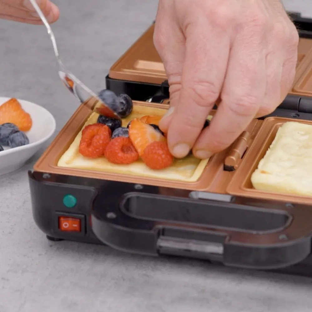 Livington Küchengeräte-Waffiller Waffeleisen inkl. Dosierlöffel & Rezeptheft GRATIS