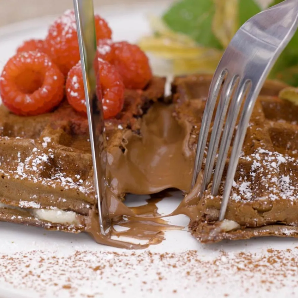 Livington Küchengeräte-Waffiller Waffeleisen inkl. Dosierlöffel & Rezeptheft GRATIS
