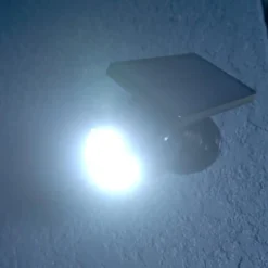 Panta Beleuchtung-Safe Light Solar PRO LED Außenleuchte 400 Lumen 1+1 GRATIS